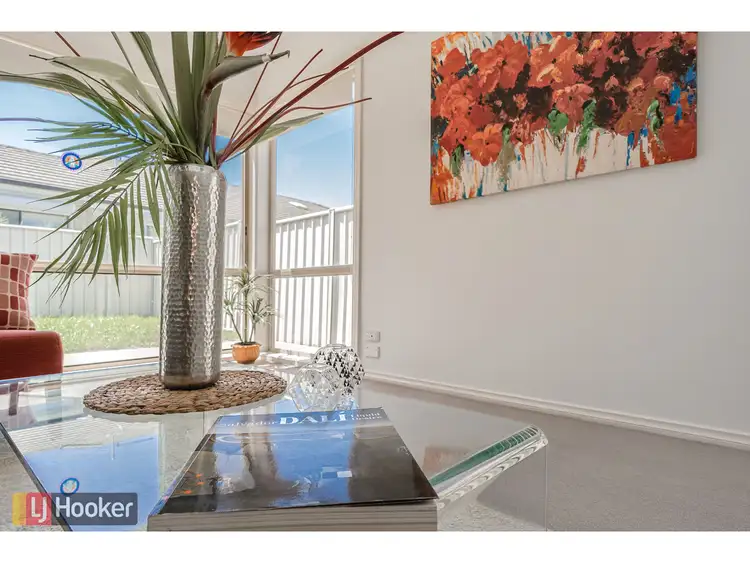 Fifth view of Homely house listing, 8 Tuscorora Green, Craigieburn VIC 3064
