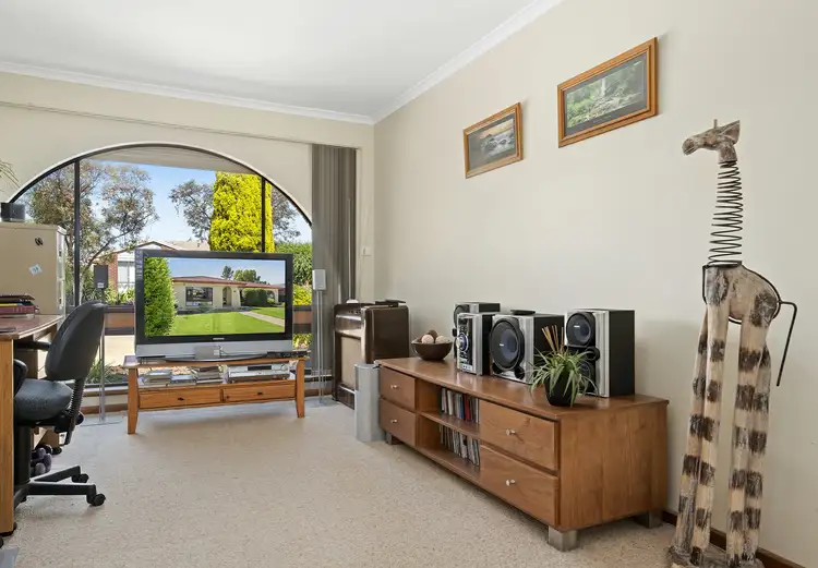 Fifth view of Homely house listing, 8 Pfitzner Crescent, Loxton SA 5333