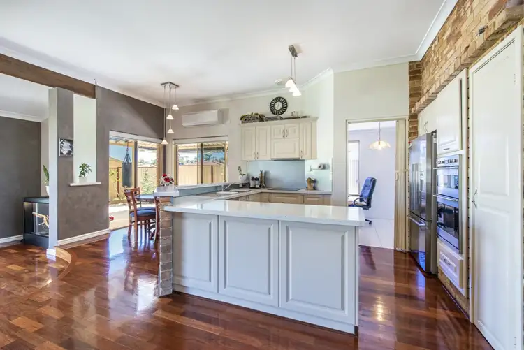 3 Bottlebrush Drive, Thornlie WA 6108