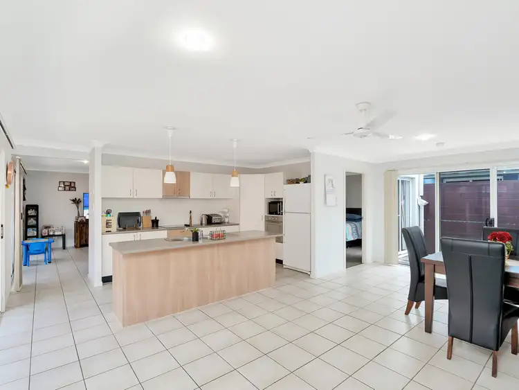 7 Norfolk Drive, Pacific Pines QLD 4211