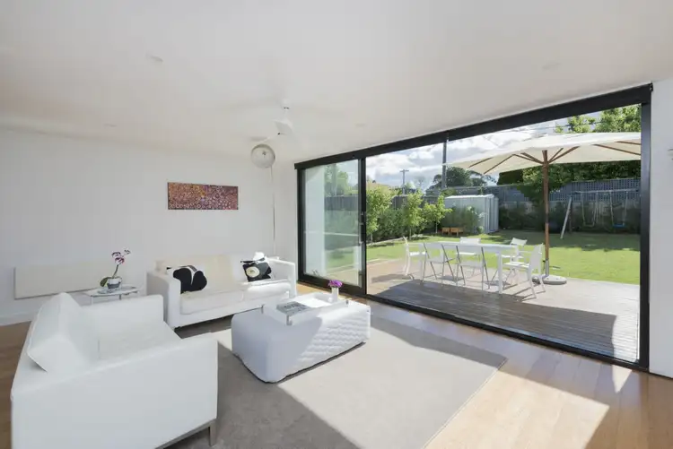 11 Loch Street, Yarralumla ACT 2600