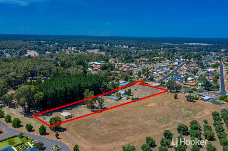 35 Saunders Street, Collie WA 6225