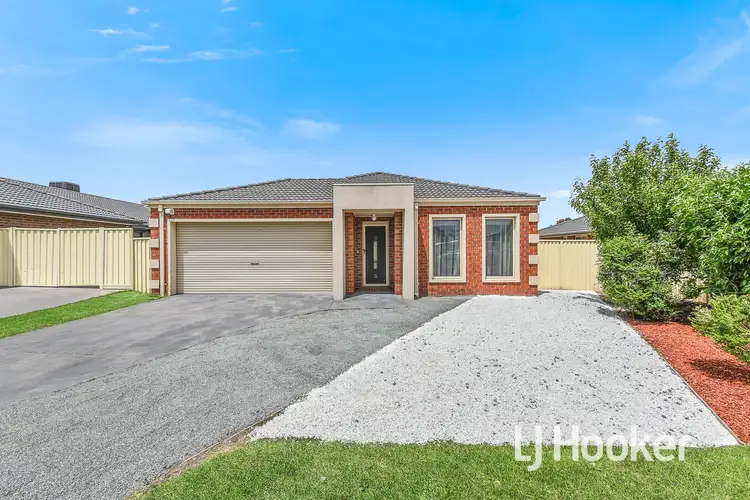 15 Bluehills Boulevard, Pakenham VIC 3810