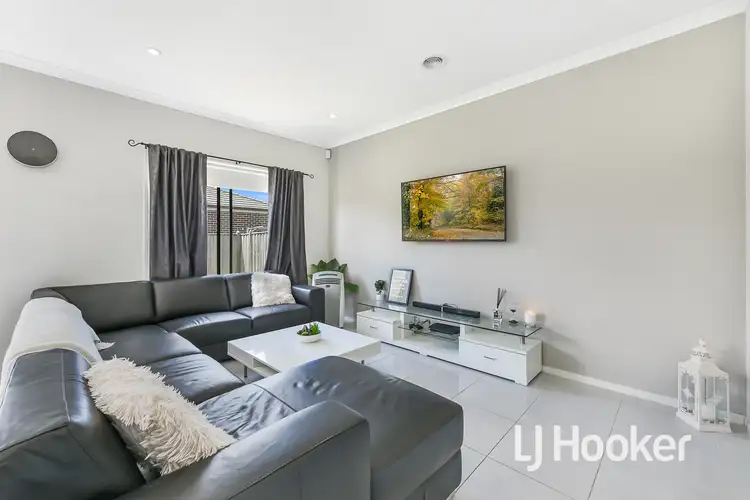 Fifth view of Homely house listing, 3 Copernicus Circuit, Cranbourne West VIC 3977