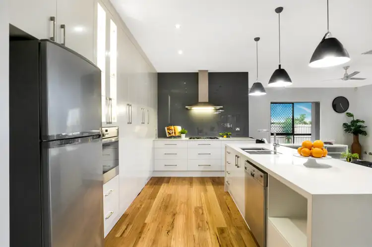 21 Winster Close, Sinnamon Park QLD 4073