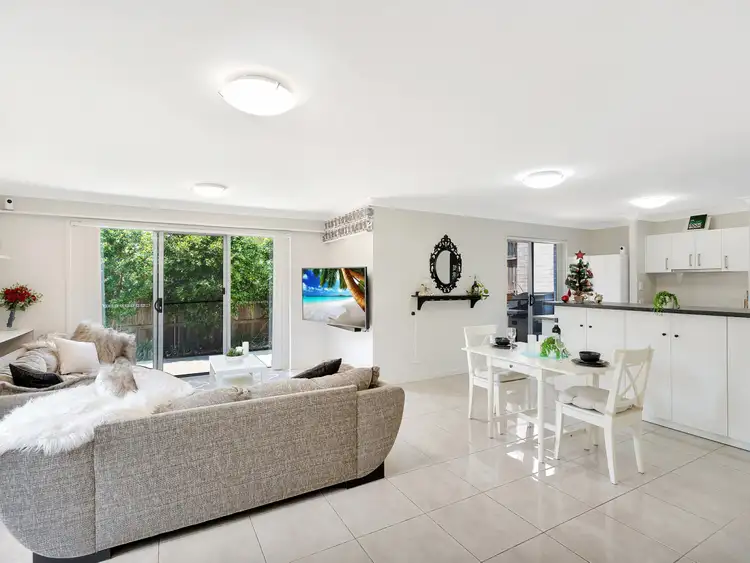 1/52 Hawkesbury Avenue, Pacific Pines QLD 4211