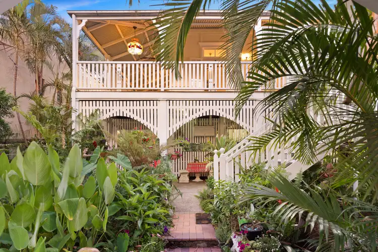 8 Thrushton Street, Greenslopes QLD 4120