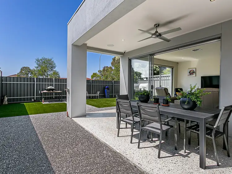 18 Greenfield Crescent, West Lakes Shore SA 5020