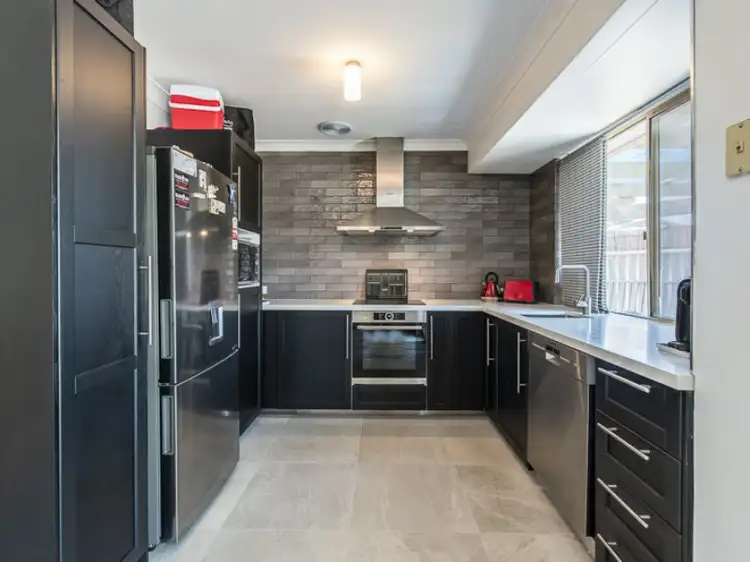 16A Camelot Court, Thornlie WA 6108