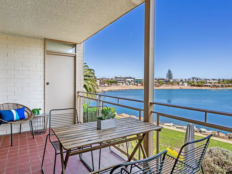 2/242 Trimmer Parade, West Lakes SA 5021