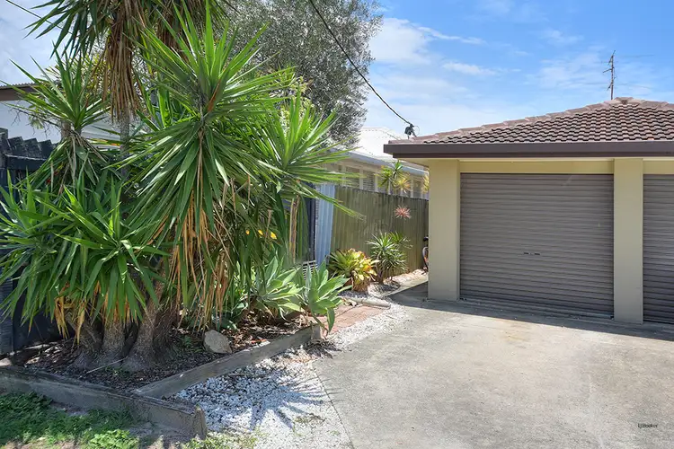 2/17 Thirteenth Avenue, Palm Beach QLD 4221