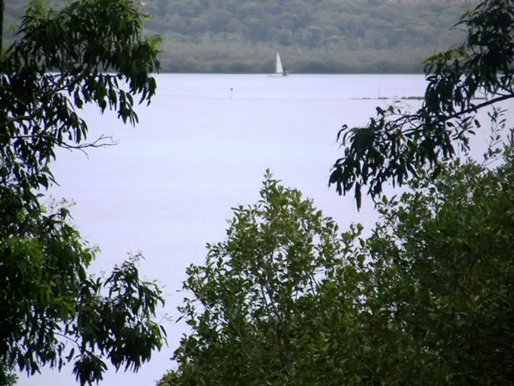 19 Blue Bay Crescent, Macleay Island QLD 4184