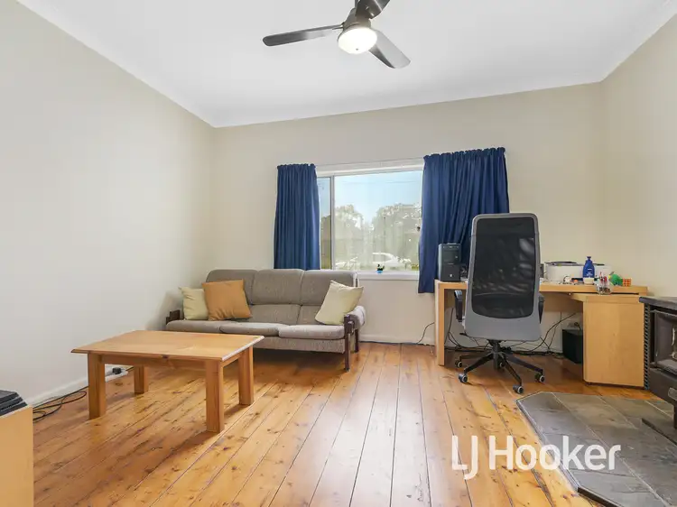 Sixth view of Homely house listing, 19 Damian Court, Cranbourne VIC 3977