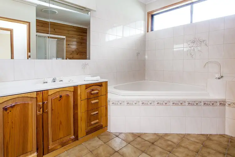 Fifth view of Homely house listing, 3 Oswin Court, Kilsyth VIC 3137