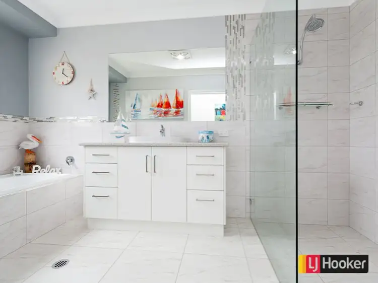 Third view of Homely house listing, 6 Highland Place, North Tamworth NSW 2340