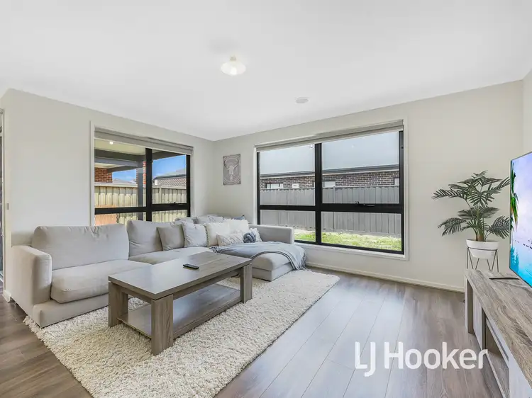 Fifth view of Homely house listing, 8 Chestnut Avenue, Clyde VIC 3978