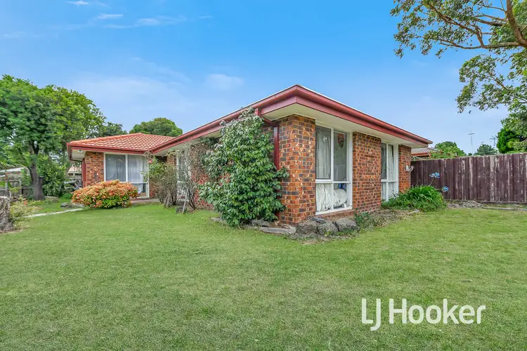 Main view of Homely house listing, 5 Girvan Circuit, Endeavour Hills VIC 3802