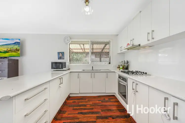 Sixth view of Homely house listing, 5 Girvan Circuit, Endeavour Hills VIC 3802