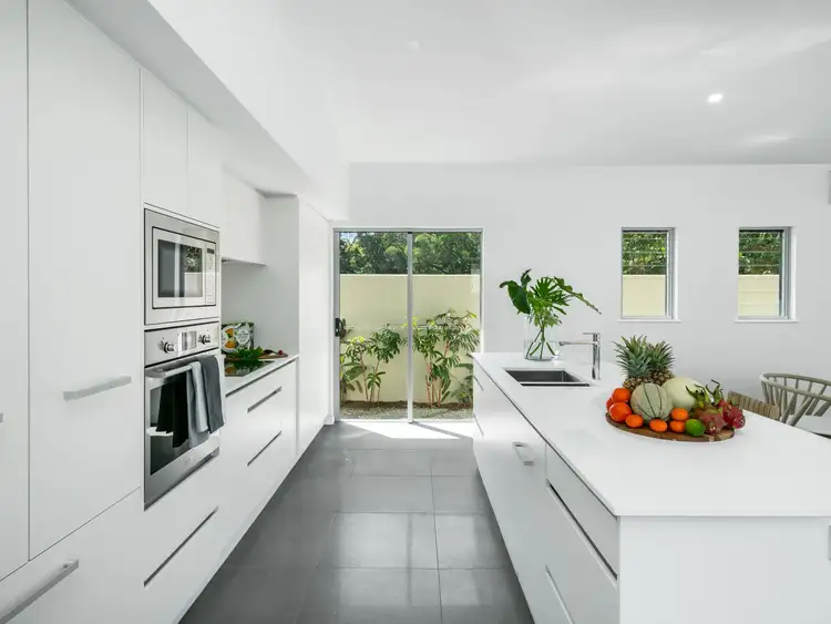 Sixth view of Homely house listing, 2 Beachmont Place, Palm Cove QLD 4879