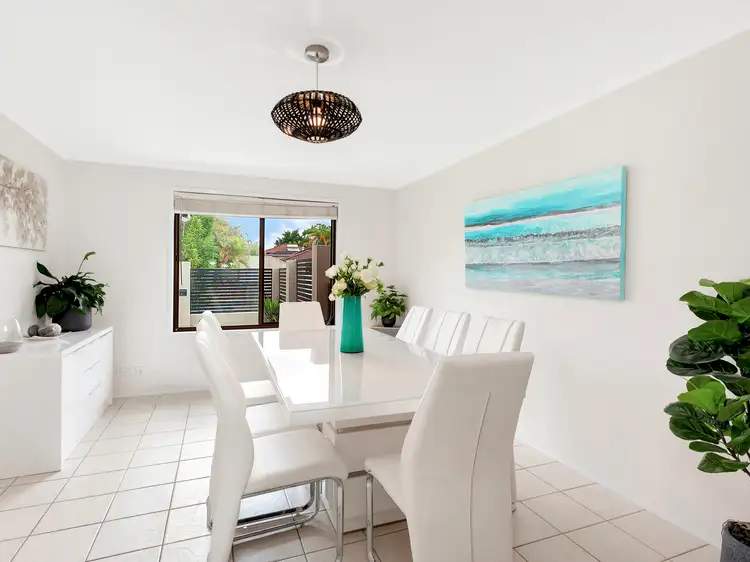 4 Amethyst Court, Carrara QLD 4211