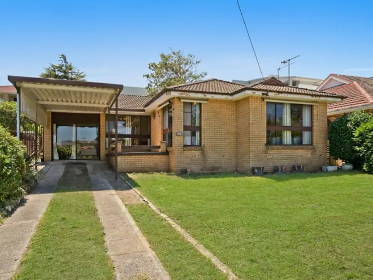 90 Oakland Avenue, The Entrance NSW 2261