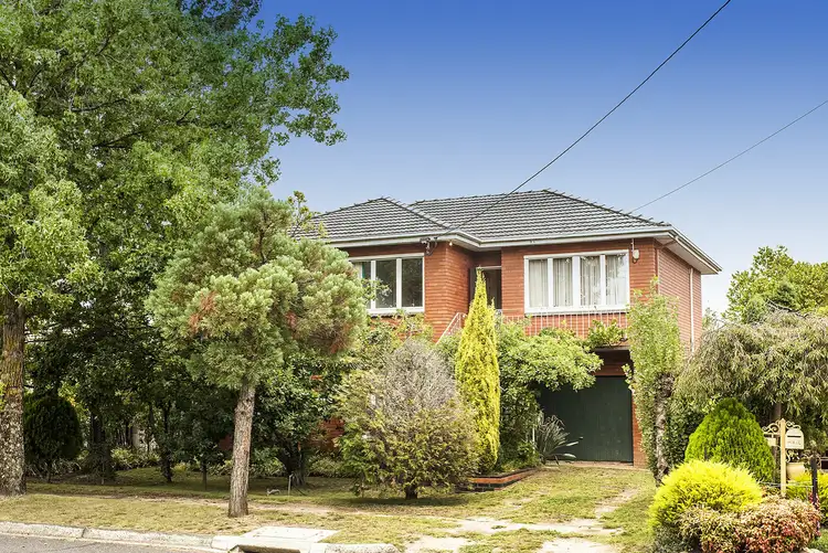 Main view of Homely house listing, 10 Jeffrey Drive, Ringwood VIC 3134