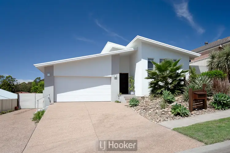 8 Ripon Way, Macquarie Hills NSW 2285