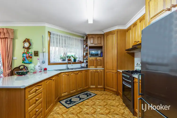 Fifth view of Homely house listing, 2 George Benjamin Court, Seabrook VIC 3028