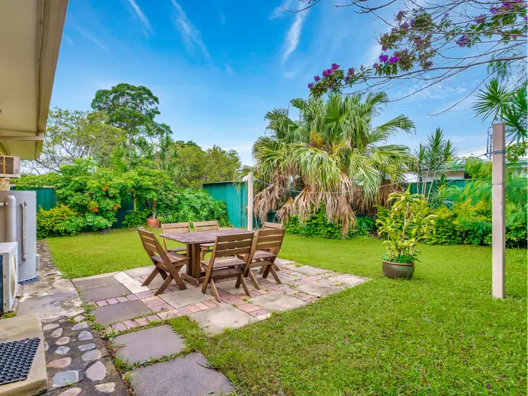 140 Bamboo Avenue, Benowa QLD 4217