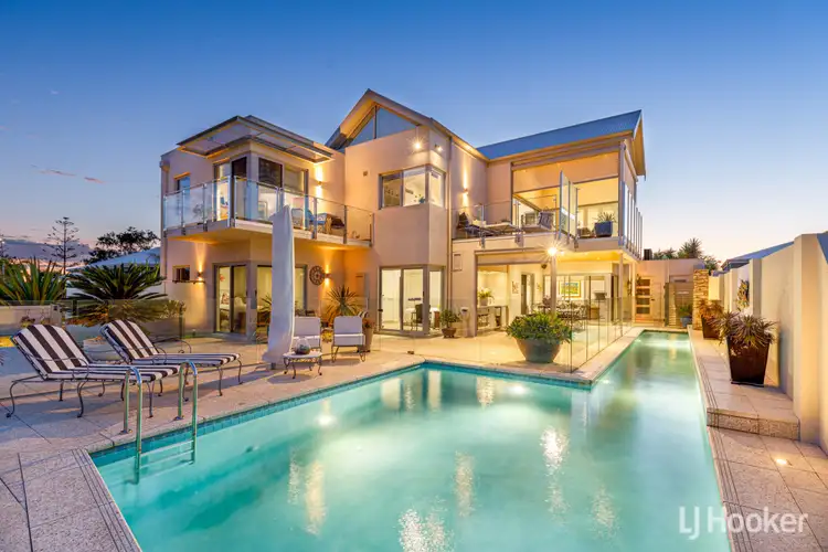 8 Portofino Crescent, Pelican Point WA 6230