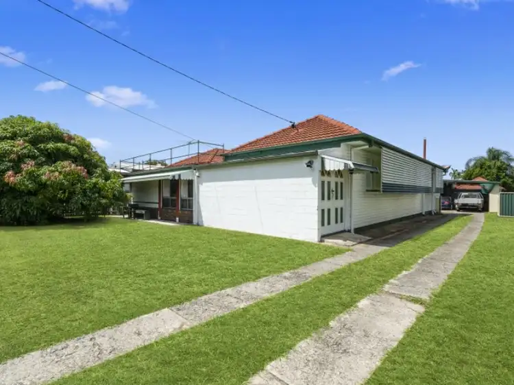 318 Scarborough Road, Scarborough QLD 4020