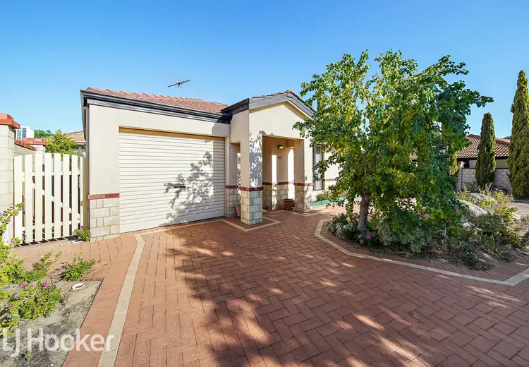 4D Ball Place, Queens Park WA 6107