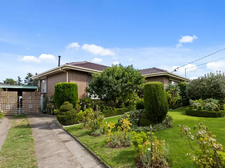 17 Monash Crescent