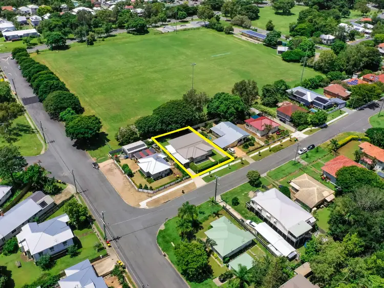 8 Crutchley Street, Fairfield QLD 4103