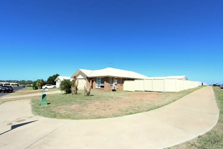 2 Lakeside Drive, Emerald QLD 4720