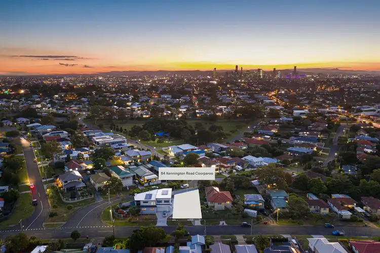 84 Kennington Road, Camp Hill QLD 4152