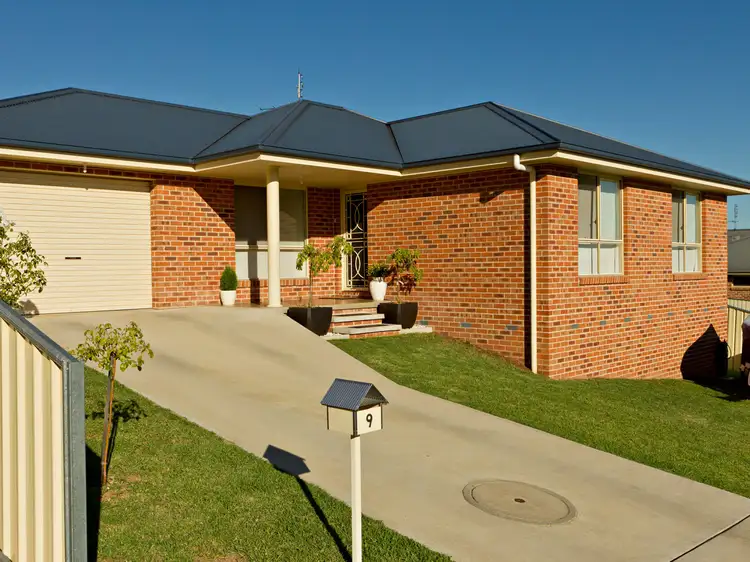9 Hambrook Place, Young NSW 2594