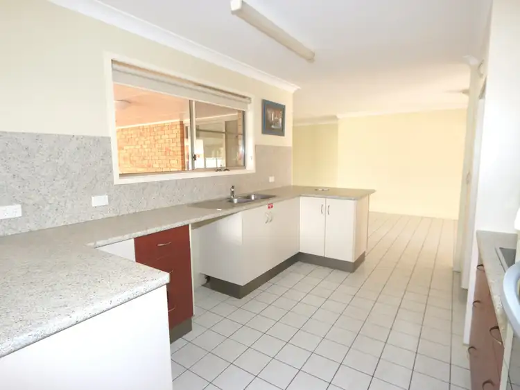 37 Bridgeman St, Emerald QLD 4720