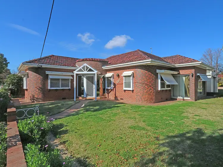9 Lewisham Avenue, Wagga Wagga NSW 2650