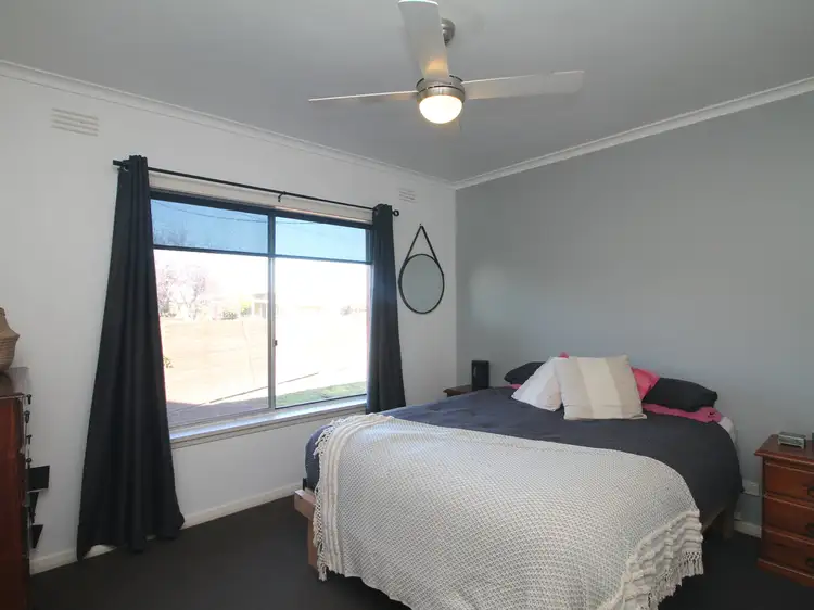 Fourth view of Homely house listing, 7 Glenda Court, Bairnsdale VIC 3875