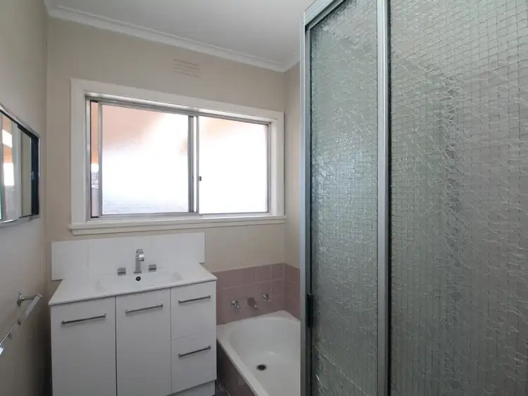 Seventh view of Homely house listing, 7 Glenda Court, Bairnsdale VIC 3875