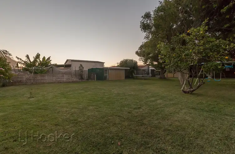 11 Ninda Road, Shoalwater WA 6169