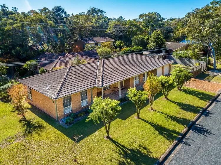 1 Carinya Close, Hawks Nest NSW 2324