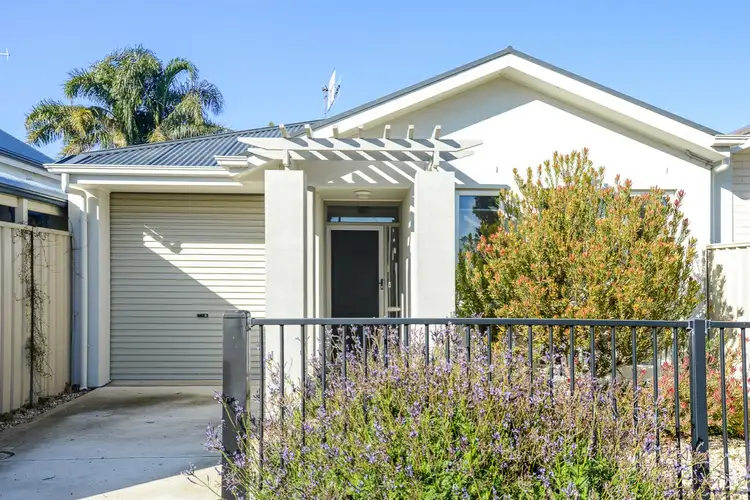 18 Sturt Street, Victor Harbor SA 5211