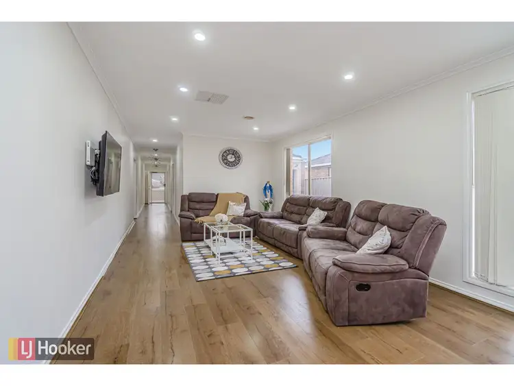 Sixth view of Homely house listing, 16 Discovery Close, Craigieburn VIC 3064