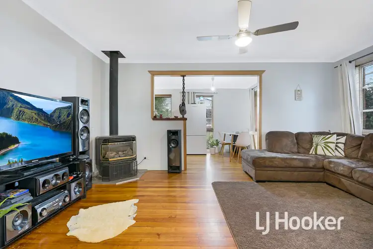 Third view of Homely house listing, 6 Finch Court, Pakenham VIC 3810