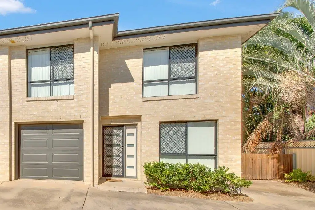 Main view of Homely unit listing, Unit 2/11 Walsh Street, South Gladstone QLD 4680