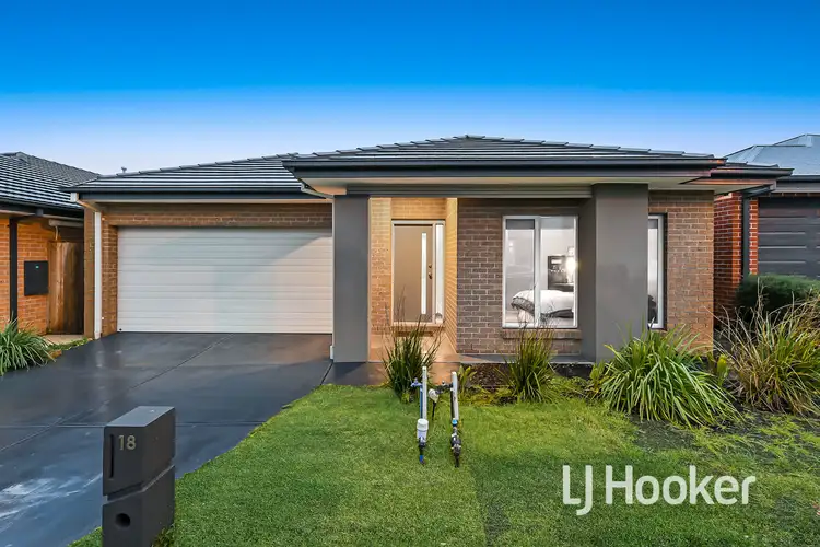 18 Elkedra Way, Cranbourne North VIC 3977