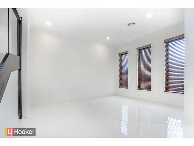 Fourth view of Homely house listing, 10 Scoria Circuit, Craigieburn VIC 3064