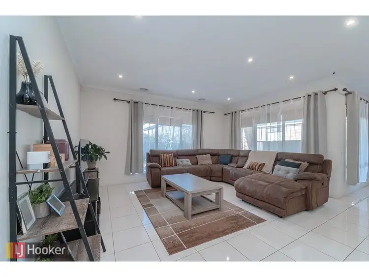 Seventh view of Homely house listing, 10 Scoria Circuit, Craigieburn VIC 3064